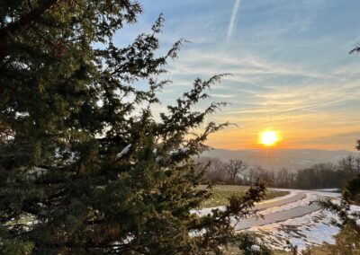 Blick über Essingen im Winter, Sonnenuntergang, schöne Aussicht auf die Ostalb